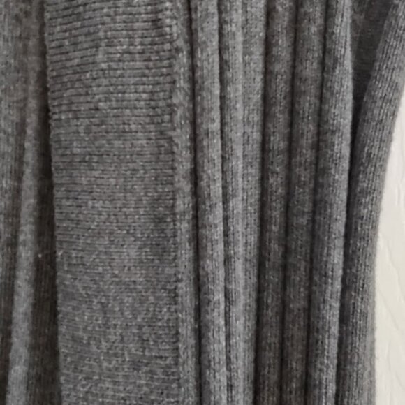 Calf Length Knit Sleeveless Sweater - Picture 2 of 6